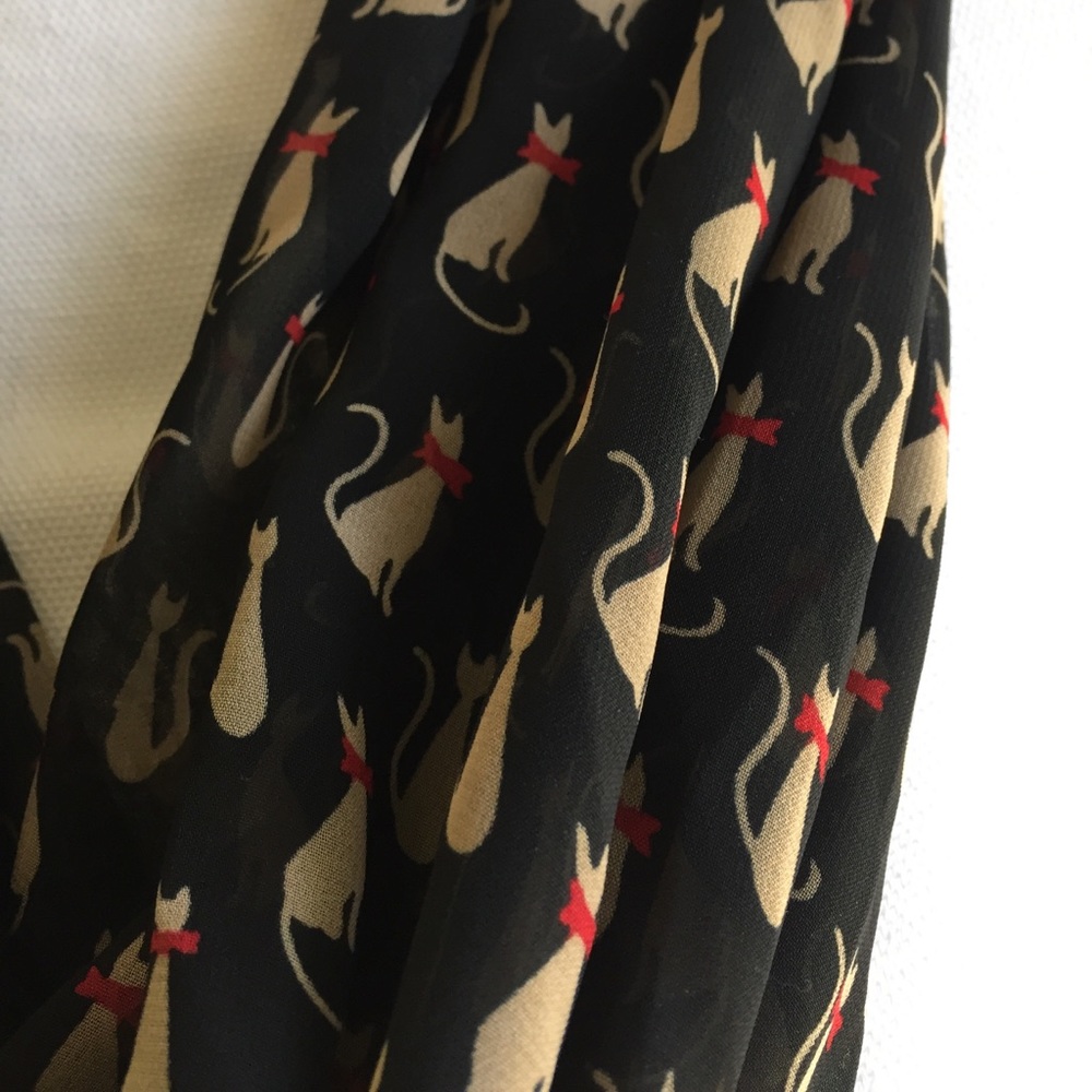TU Long Cat Scarf